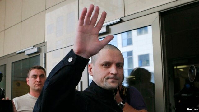 Сергей Удальцов на входе в суд 24 июля 2014 года