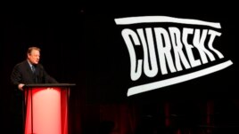 Al Gore pored loga Current TV