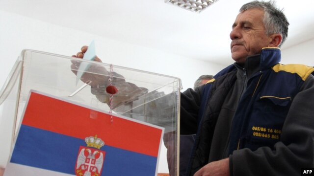 Glasanje na referendumu u selu Grabovac na severu Kosova, 14. februar 2012.
