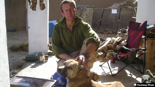 Pen Farthing with his rescued dog Nowzad in 2006
