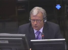 Petar Škrbić svjedoči na suđenju Radovanu Karadžiću, 8. ožujak 2012.