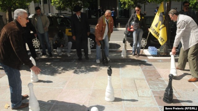 Penzioneri u šahovskom meču s Vladom, Podgorica, 18. maj 2012.