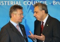 OSCE chairman Karel De Gucht (left) and Armenian Foreign Minister Vardan Oskanian in Brussels (OSCE)