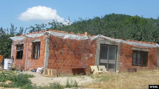 Nedovršena kuća koja prokišnjava