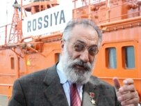 Artur Chilingarov outside the nuclear-powered icebreaker (TASS)