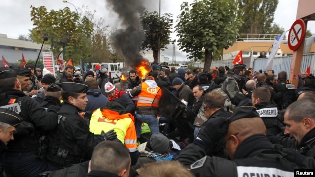 Police charge to unblock the entrance of the Grandpuits oil refinery southeast of Paris