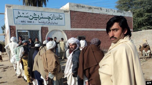 د جنوبي وزیرستان کډوال مرستو تر لاسه کولو له پاره ځان راجسټروي