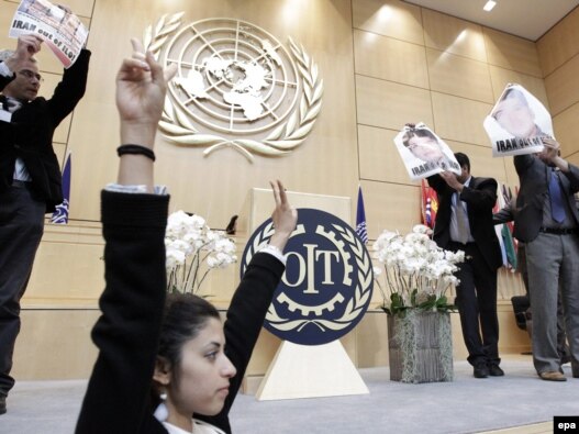 صحنه ای از اعتراض ها به حضور نماینده ایران در سازمان بین المللی کار 