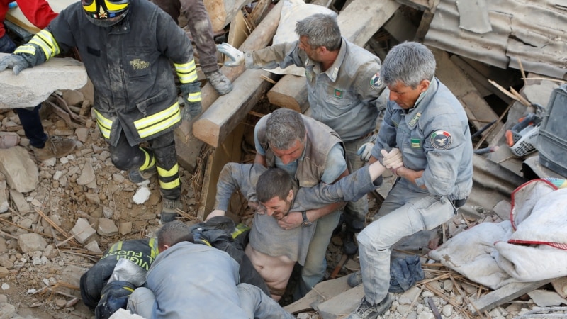 Число жертв землетрясения в Италии превысило 70