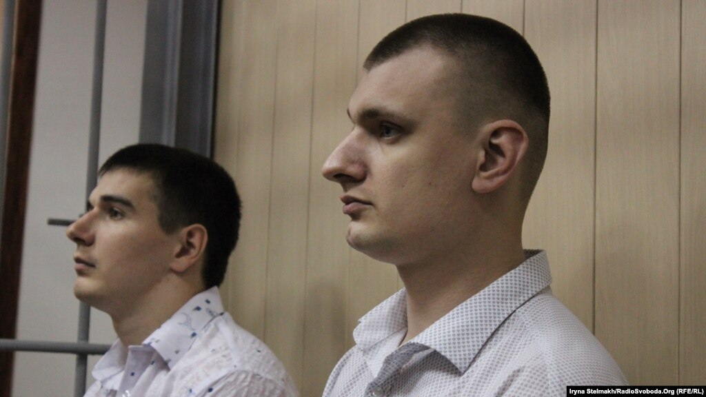 Суд продовжив арешт екс-беркутівців Аброськіна і Зінченка