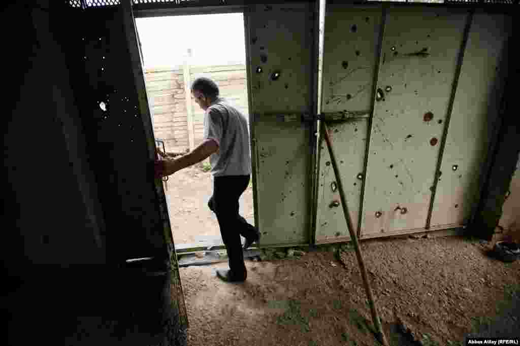 One of the doors on Siyavus's property is less than 100 meters from the zone of conflict.