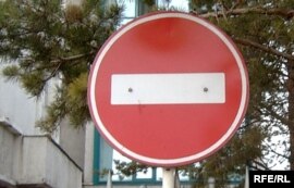 Azərbaycandakı son bir neçə ilin gəlişmələri getdikcə Çippolino multfilminin süjet xəttini xatırladır