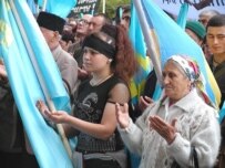 Crimean Tatars marking the anniversary of the deportation on May 18 (RFE/RL)