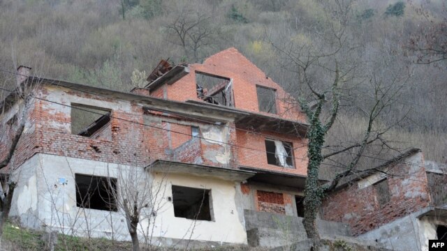 Jedna od razorenih kuća u BiH koja čeka obnovu
