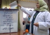 A woman votes in Iraq's December 2005 legislative elections (epa)
