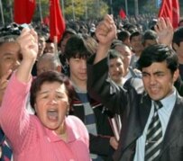 Demonstrators in Bishkek call for the resignation of President Bakiev in November 2006 (RFE/RL)