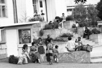 Refugees in Stepanakert in the early days of the fighting (Photolur)