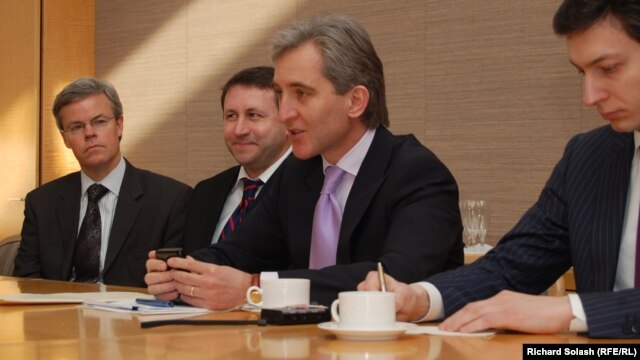 Moldova's deputy prime minister, Iurie Leanca (center), holds a hard drive containing a Holocaust-era archive of documents at the U.S. Holocaust Memorial Museum in Washington.