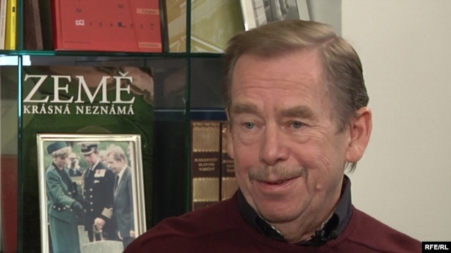 Vaclav Havel vorbind la Radio Europa Liberă, în 2009