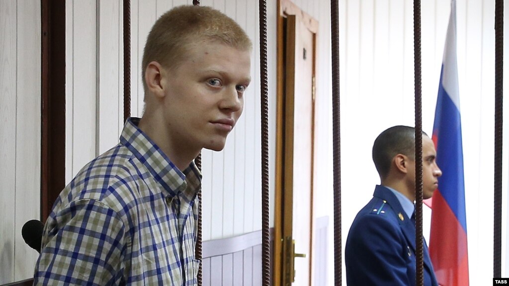 Суд Москви звільнив руфера, обвинуваченого у фарбуванні зірки на висотці