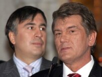 Mikheil Saakahsvili (left) and Viktor Yushchenko -- whose revolution did better? (InterPressNews)