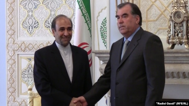 Tajik President Emomali Rahmon (right) went ahead with a meeting with Iranian Vice President Lutfullo Furuzanda on June 15.