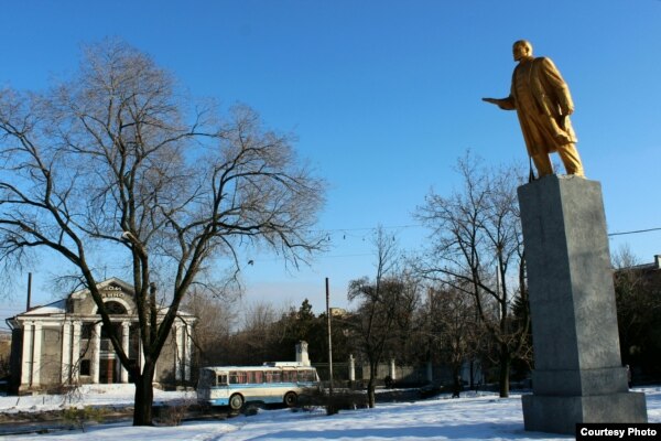 "Россия", "Путинка" и Депардье: студентка показала, как живет оккупированный Донецк