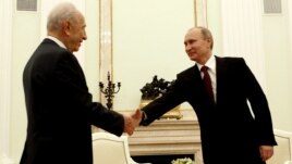 Presidenti rus, Vladimir Putin gjatë takimit të sotëm me homologun e tij izraelit, Shimon Peres 
