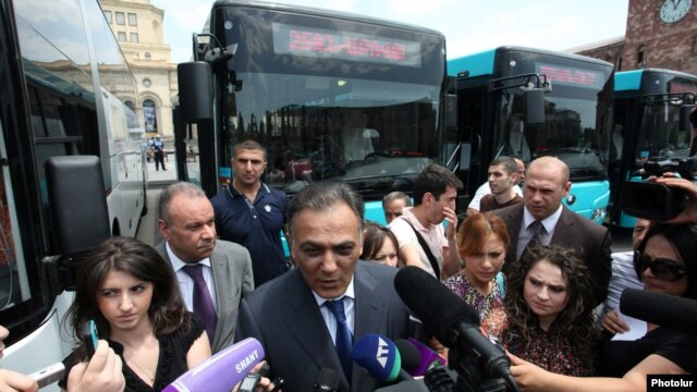 Արխիվ -- Գագիկ Բեգլարյանը պատասխանում է լրագրողների հարցերին, Երևան, 10-ը հունիսի, 2013թ․