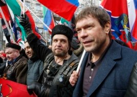 Один из лидеров донецких сепаратистов Олег Царев (справа) и Александр Залдостанов на акции 