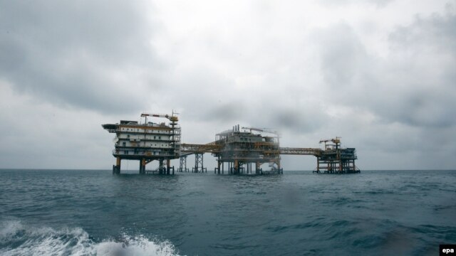 میدان گازی پارس جنوبی که میان ایران و قطر مشترک است٬ در حال حاضر قادر به تولید ۲۴۲ میلیون متر مکعب گاز است.