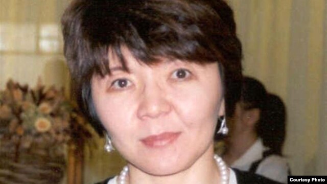 Меруерт Махмұтова, қоғамдық проблемаларды талдау орталығының директоры.