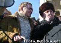 Strike leader Anatol Shumchanka (left) and Deputy Prime Minister Anatol Kabyakou speaking in Minsk on 1 March