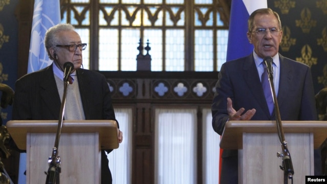 Russian Foreign Minister Sergei Lavrov (right) and UN -Arab League peace mediator Lakhdar Brahimi speak at a joint news conference in Moscow on December 29.