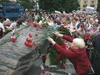 Relatives of victims of Stalin's purges laid flowers today at the Solovetsky memorial stone in Moscow (AFP)