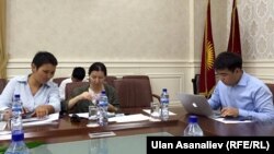 Қырғыз депутаттары БАҚ туралы заңды қарап отыр. Көрнекі сурет