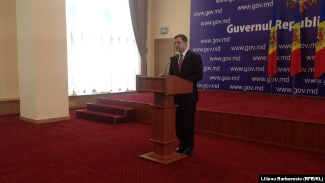 Vlad Filat, făcând anunţul la Guvern