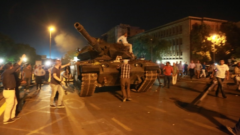 Թուրքիայում հեղաշրջման փորձի կապակցությամբ ևս 820 զինվորական է պաշտոնանկ արվել