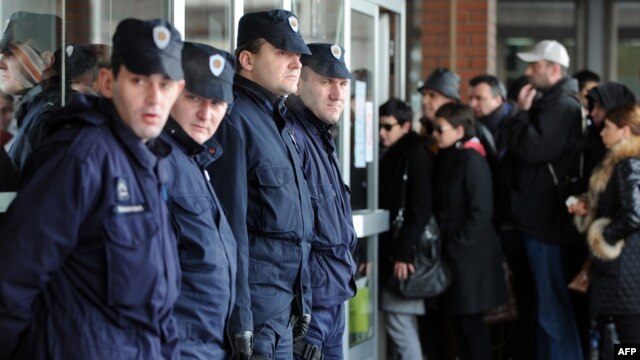 Sud na dan izricanja presude za ubistvo Brisa Tatona, 2011.