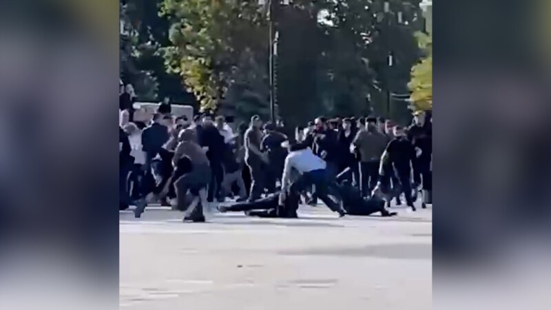 МВД Дагестана не усмотрело нарушения в избиении полицейским задержанного на митинге