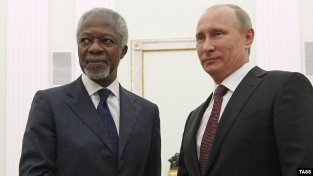Russian President Vladimir Putin (right) meets at the Kremlin with UN-Arab League envoy Kofi Annan.