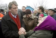 Ukraine -- Yushchenko in the Ukrainian countryside, 5 Dec 2005