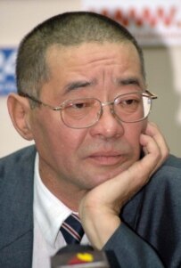 Piramida President Adylbek Biynazarov speaking to reporters in Bishkek today (RFE/RL)