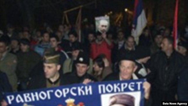 protest desničara u Aranđelovcu protiv Peščanika, u decembru 2007. godine.
