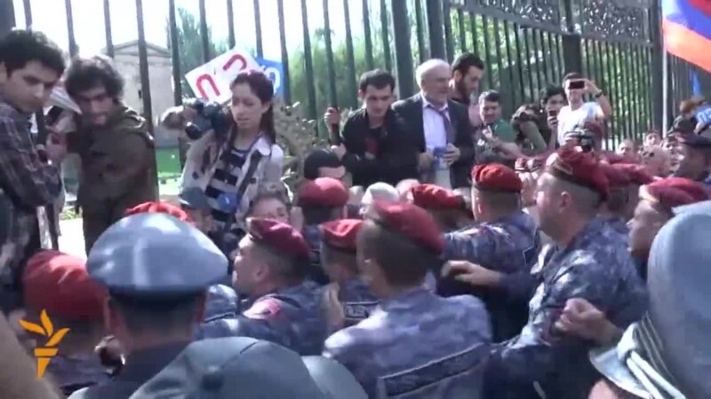 Armenian Activists Protest Change To Constitution