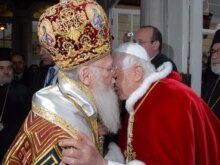 Turkey -- Ecumenical Orthodox Patriarch Bartholomew I (L) welcomes Pope Benedict XVI at the St. George Church in Istanbul, 30Nov2006