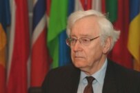 The OSCE's top minorities-rights monitor, Rolf Ekeus (file photo) (Courtesy Photo)