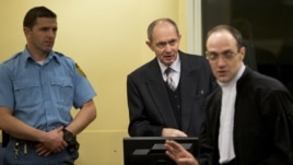 General Vojske Republike Srpske Zdravko Tolimir u sudnici Haškog tribunala prije izricanja presude za genocid 12. decembra 2012. godine