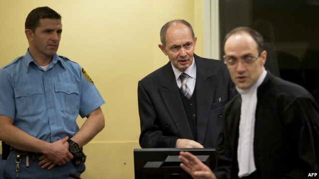 General Vojske Republike Srpske Zdravko Tolimir u sudnici Haškog tribunala prije izricanja presude za genocid 12. decembra 2012. godine
