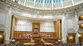 Traian Băsescu la tribuna Parlamentului.